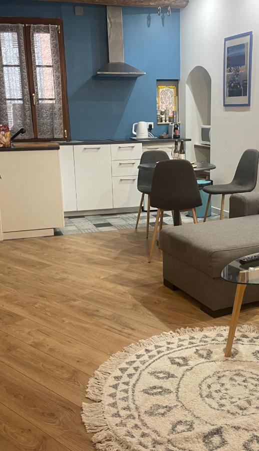 Coeur Vieux Joli Traversant Appartement *